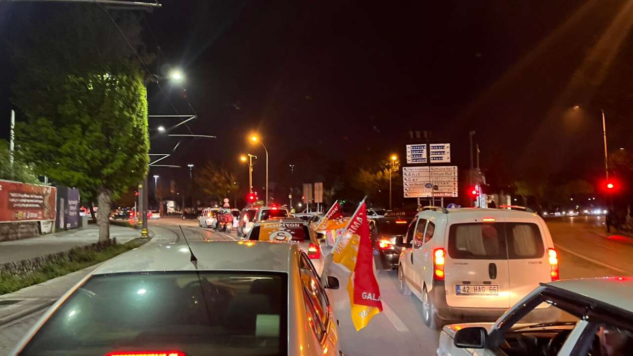 Galatasaray şampiyon oldu, Konya’da taraftarlar sokağa döküldü 4